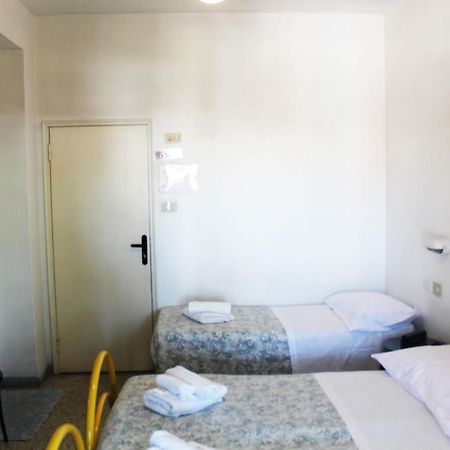 Hotel Elde Riccione Bagian luar foto