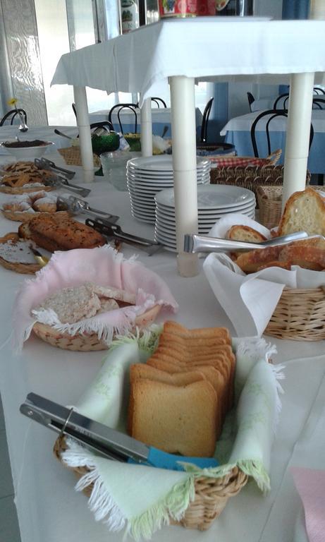 Hotel Elde Riccione Bagian luar foto