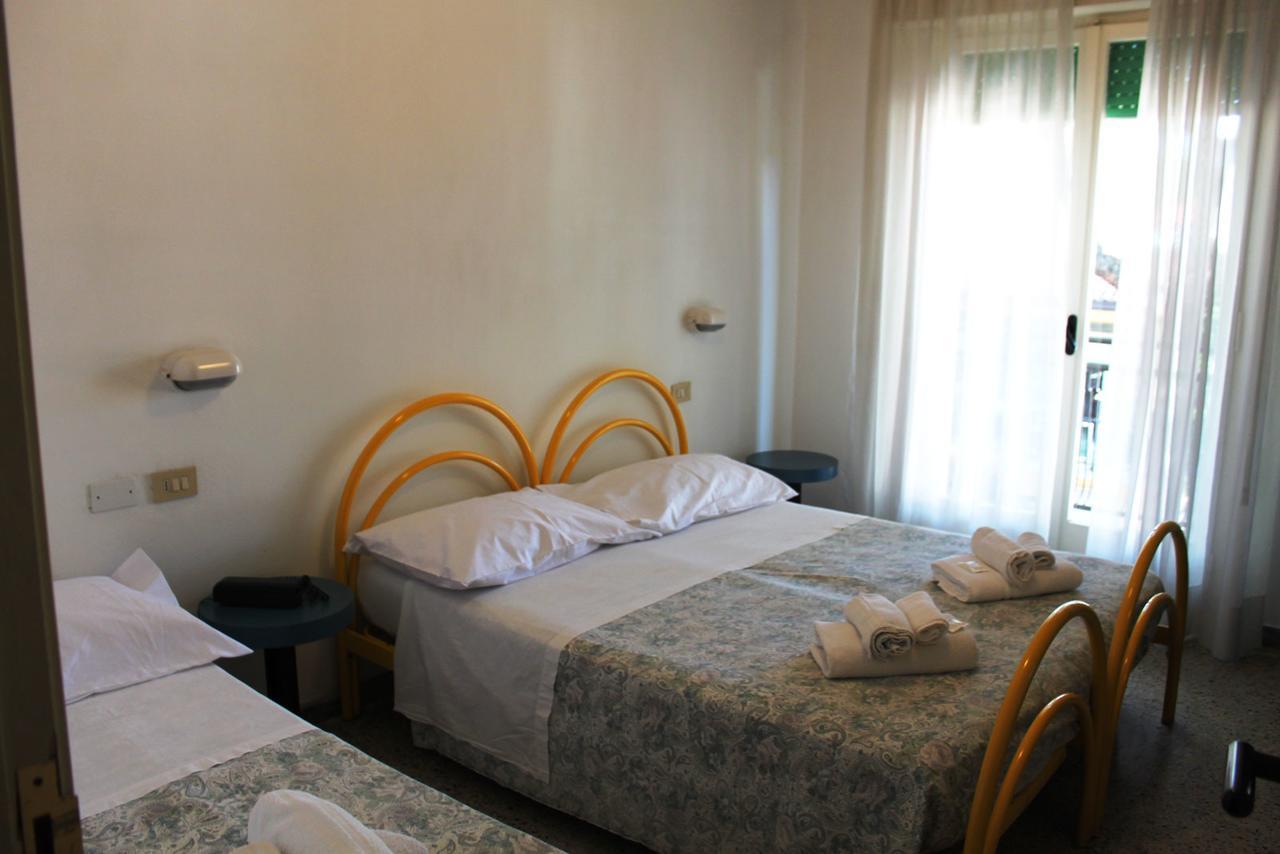 Hotel Elde Riccione Bagian luar foto