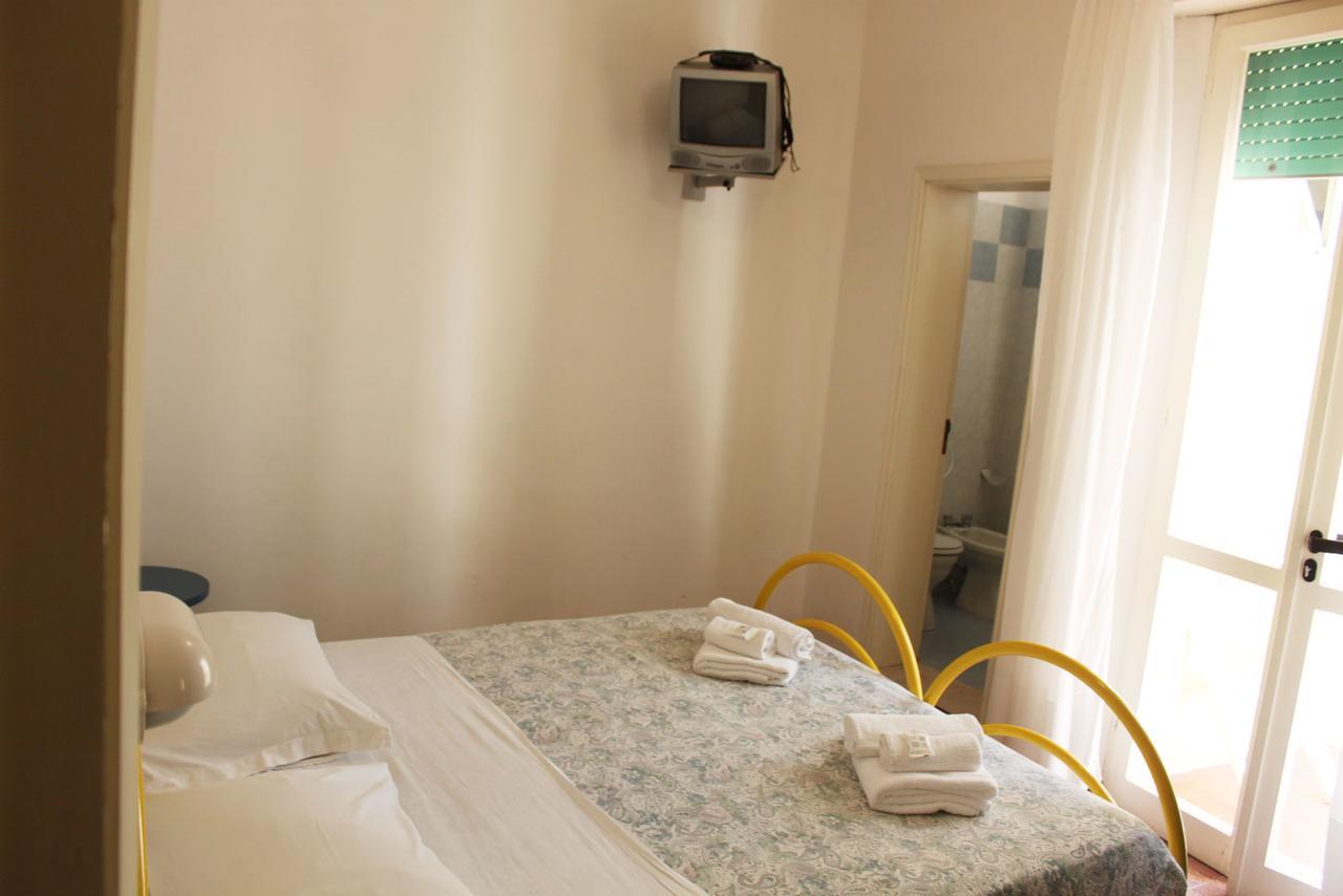 Hotel Elde Riccione Bagian luar foto
