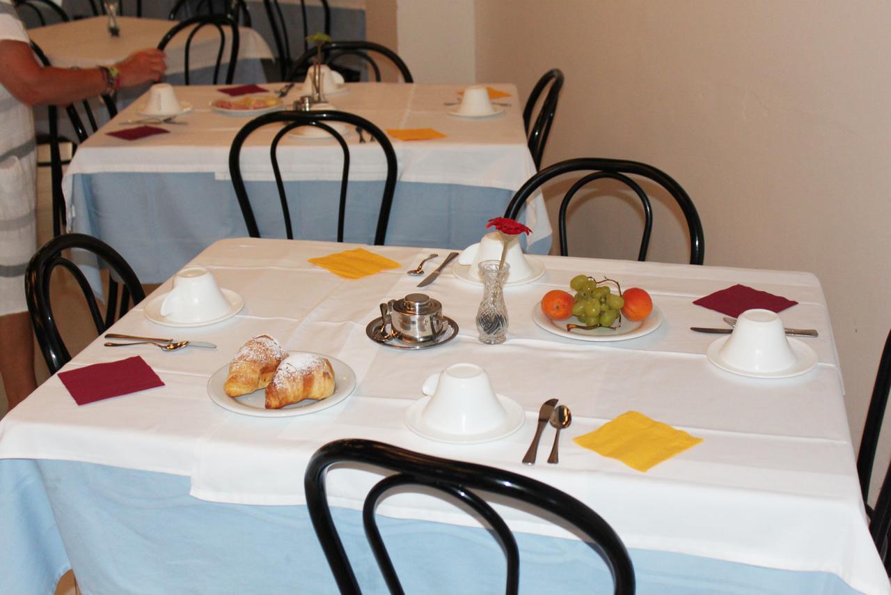 Hotel Elde Riccione Bagian luar foto